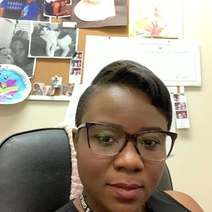 Meet your Posher, Dominique